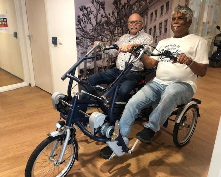 =Vrijwilligers Mohammad en Jo op de duofiets